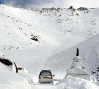 taxi service in manali for leh