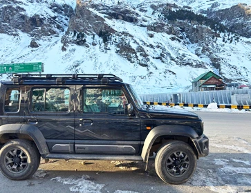 4 by 4 taxi in manali